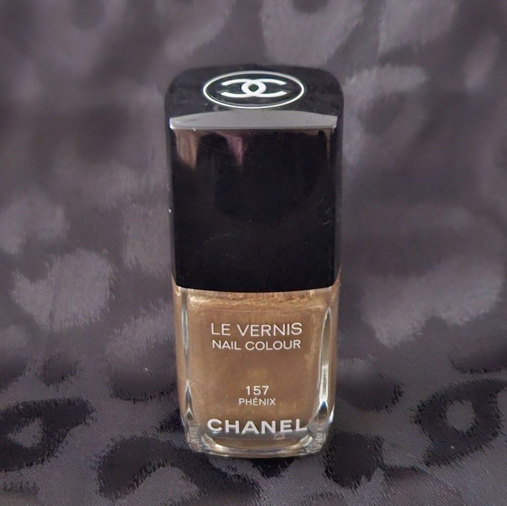 CHANEL Le Vernis 157 Phenix Gold Nail Colour